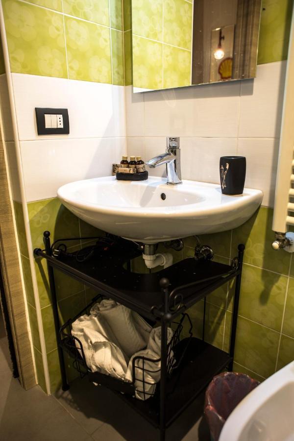 Hotel R&B La Pomposa Dei Motori à Modène Extérieur photo